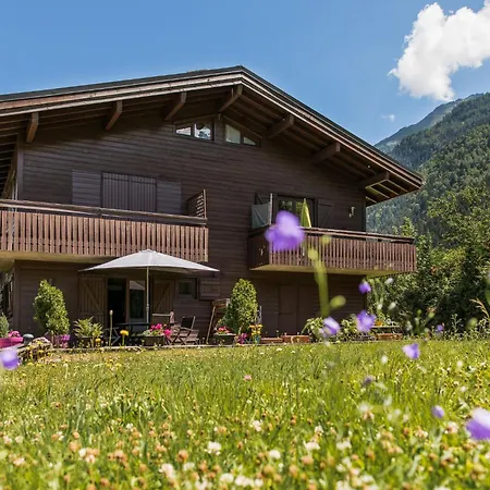 Cry, Alpes Agency, Chamonix, Sleeps 2-4