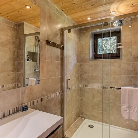 Cry, Alpes Agency, Chamonix, Sleeps 2-4