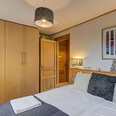 Cry, Alpes Agency, Chamonix, Sleeps 2-4 *